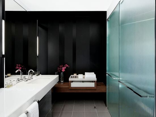Crown Metropol Melbourne - Tap to explore photos