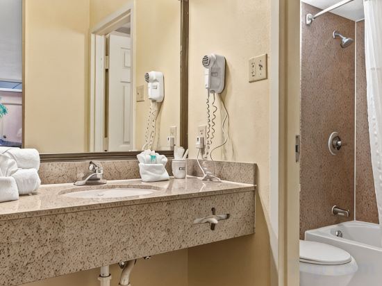 Developer Inn Downtown Orlando, a Baymont by Wyndham - Tap to explore photos