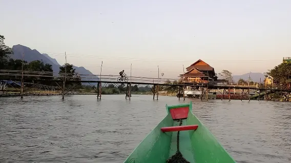 Excursión de un día a Vang Vieng con guía privado