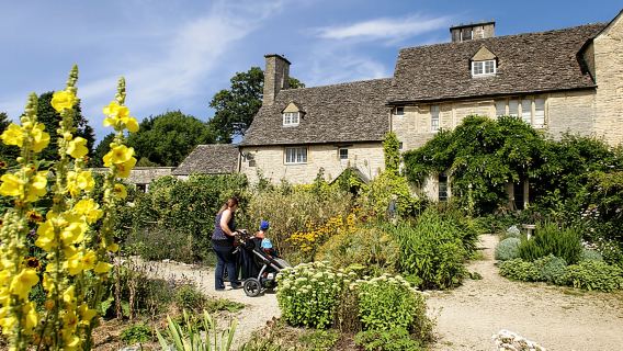 Downton Abbey Filming locations, Cotswolds and Highclere Castle - Small Group Tour