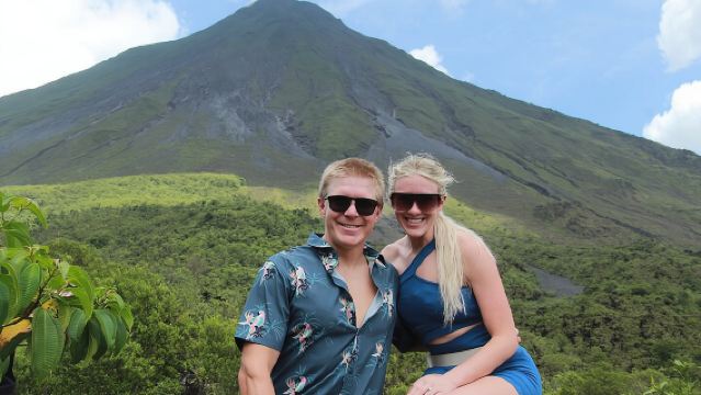 Excursión vespertina al volcán Arenal y al río de aguas termales naturales
