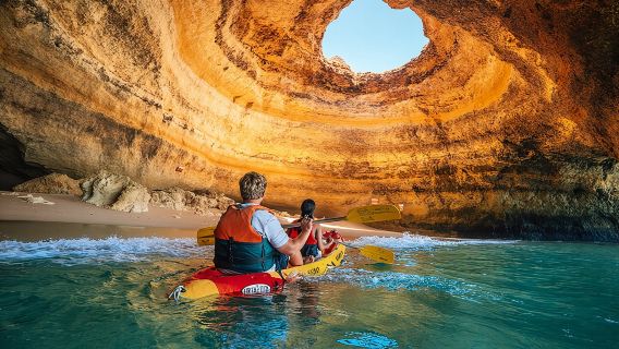 Chèo thuyền kayak ở hang Benagil với công ty du lịch chèo thuyền kayak đầu tiên