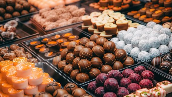 Zurich chocolate hunting tour with a local