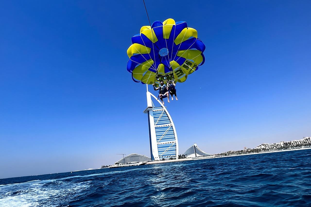 Parasailing a Dubai - Vista sul Burj Al Arab
