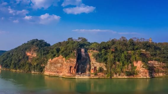 樂山大佛人員導覽丨船遊0.5小時導覽丨登山1.5小時導覽丨可選含門票丨贈送耳麥丨多場次組合任選