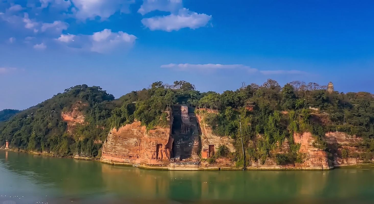 樂山大佛人員導覽丨船遊0.5小時導覽丨登山1.5小時導覽丨可選含門票丨贈送耳麥丨多場次組合任選