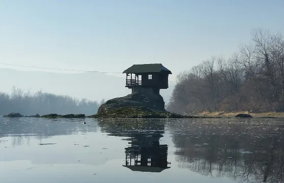 貝爾格萊德出發的Šargan Eight鐵路、木頭城及德里納河屋一日遊
