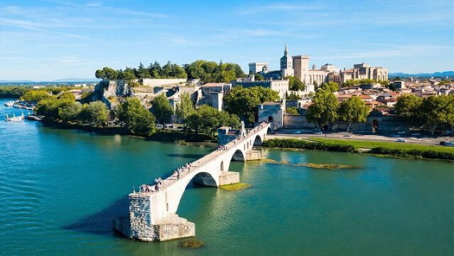 ทัวร์ชิมไวน์ Châteauneuf du Pape แบบส่วนตัวจากมาร์กเซย์