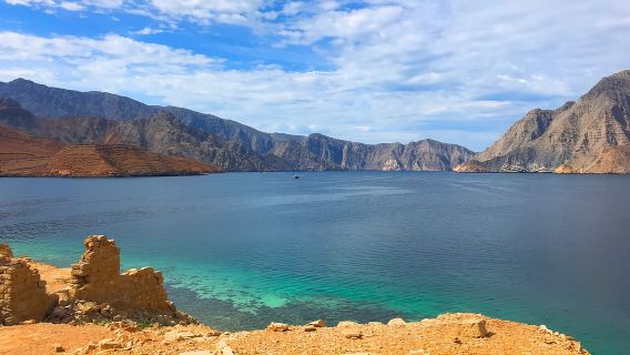 Musandam/Khasab: Overnight Dhow Cruise with Camping and BBQ