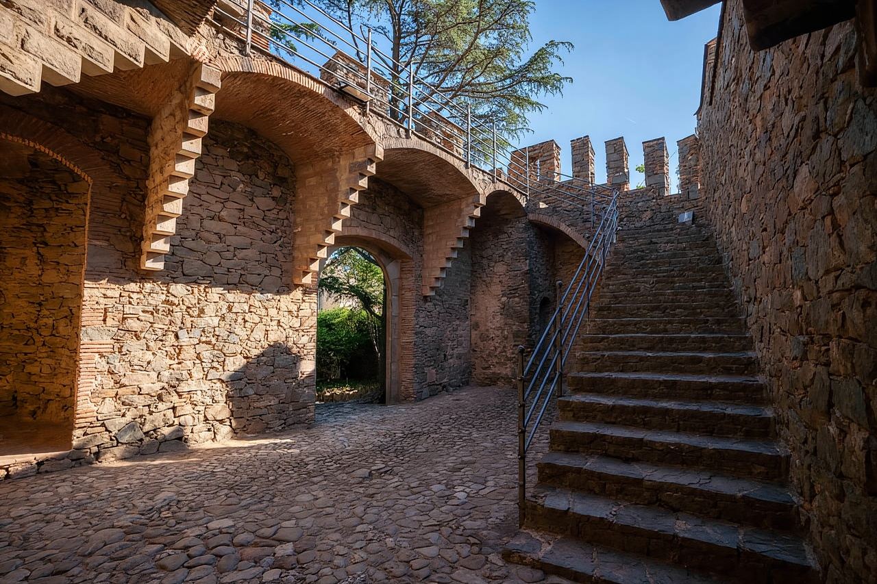 Barcelona: Exploring Gaudí's Hidden Gem, Bellesguard Tower