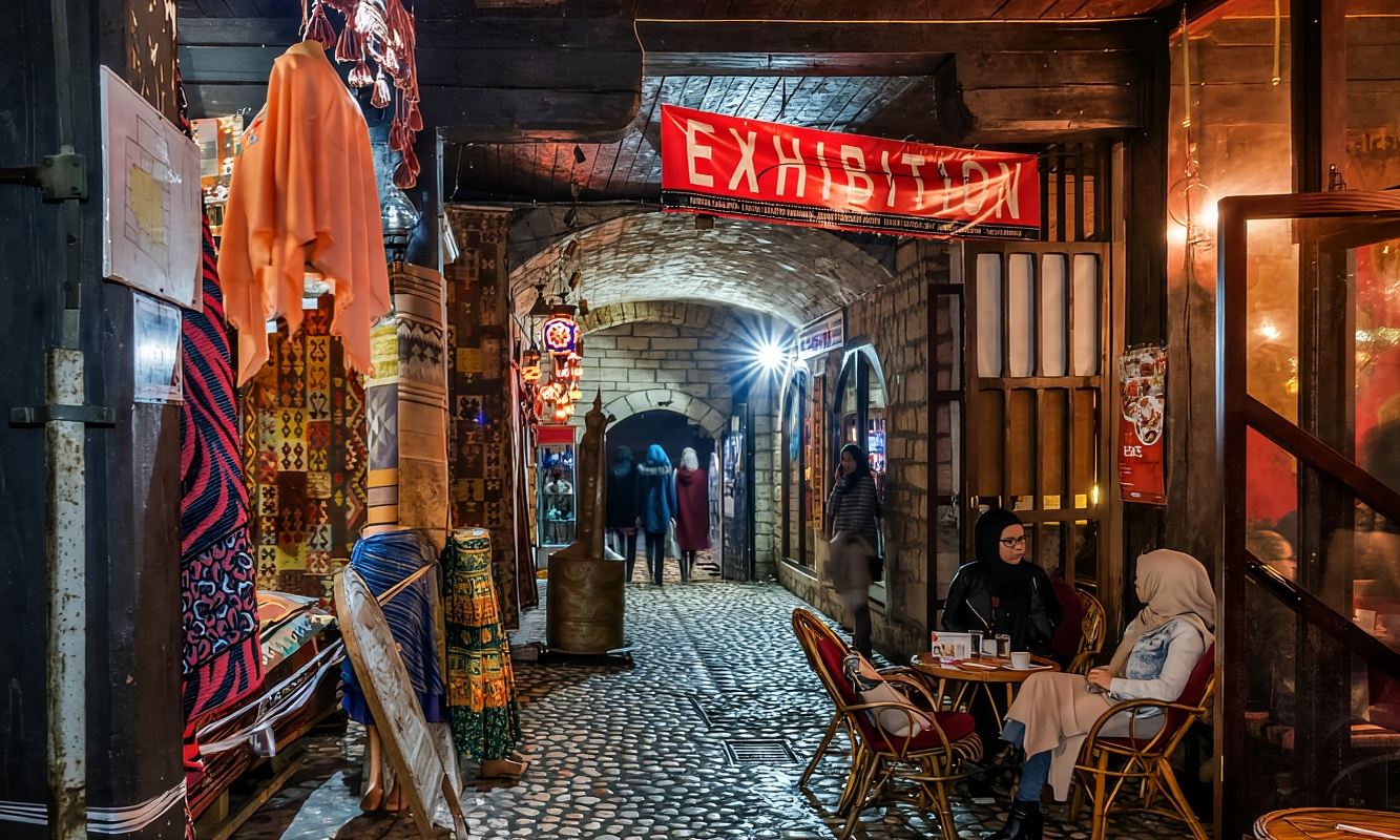 Sarajevo: Wandeltocht langs de hoogtepunten van de nachtelijke stad