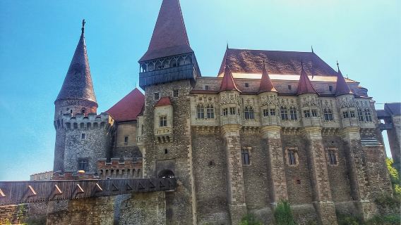 Sibiu: Alba Iulia and Corvin Castle Guided Tour