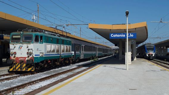 Syracuse: Train Ticket to/from Catania
