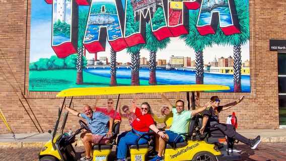 Recorrido turístico guiado por Tampa en un carrito de golf de lujo homologado para circular por la calle.