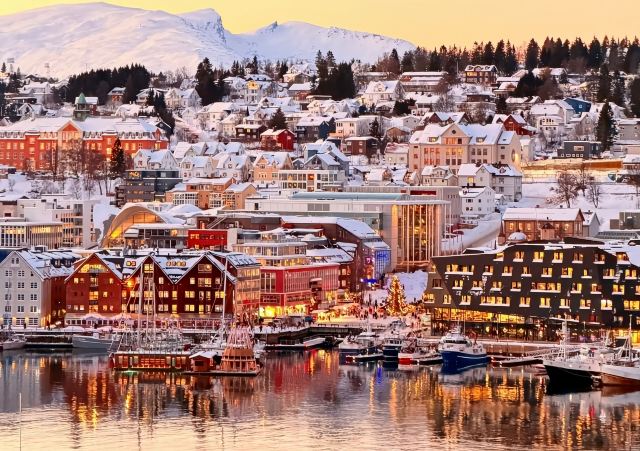 挪威特羅姆瑟北極大教堂+特羅姆瑟纜車+卡爾德峽灣商務包車一日遊