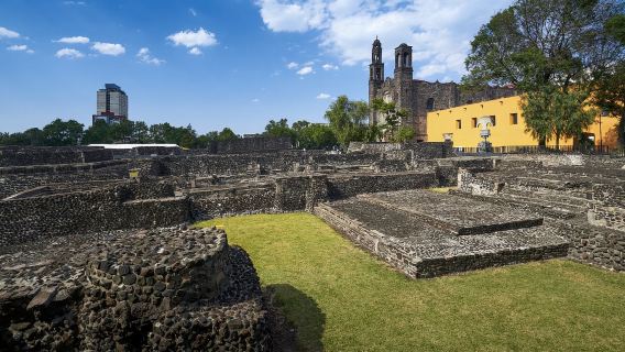 【包車】墨西哥城+憲法廣場+太陽金字塔+月亮金字塔
