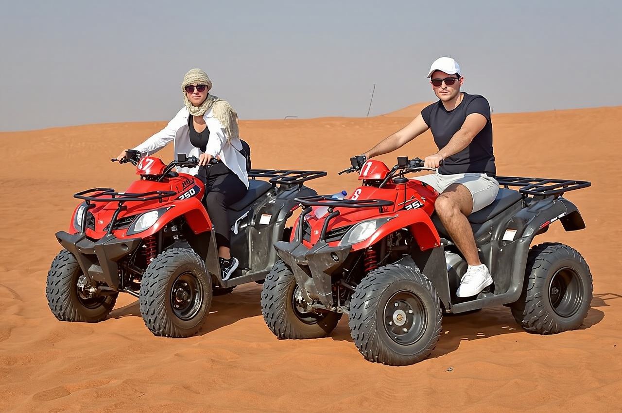 Safari mattutino nel deserto Giro in quad e cammello Sand Surfing a Dubai