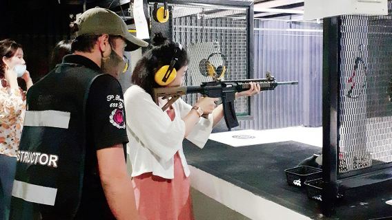 Phuket, Thaïlande - Champ de Tir de Patong - Expérience de Tir réel avec de vraies armes