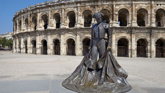 Dari Aix : Perjalanan Sehari Arles, Saint Rémy, & Les Baux Provence