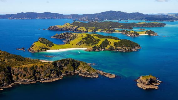 Tur Lubang di Batu & Pelayaran Teluk Kepulauan