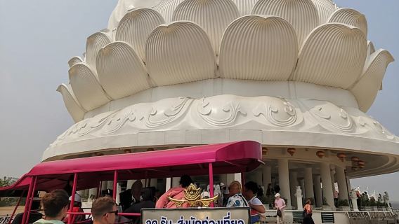 From Chiang Mai: Chiang Rai Temples & Long Neck Village Tour