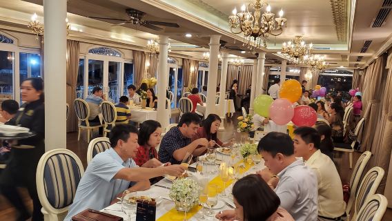 Thành phố Hồ Chí Minh: Múa rối nước, Xích lô và Du thuyền ăn tối