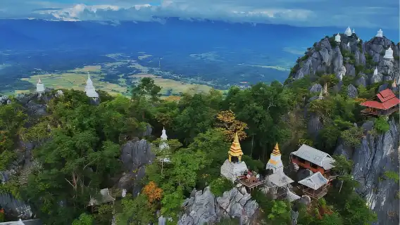 Chiang Mai: Sky Pagodas, Lampang, & Skywalk Lamphun Transfer