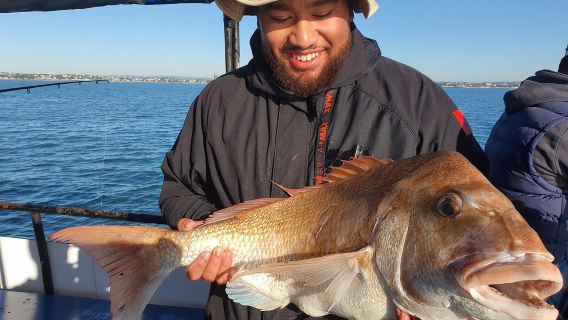 Auckland: Twilight Fishing Charter 5pm - 9:30pm