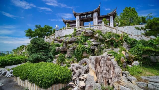 Pakej Sehari di Tasik Taihu Suzhou · Meneroka Keindahan Tasik + Mendaki Puncak Piaomiao untuk Pemandangan Menakjubkan