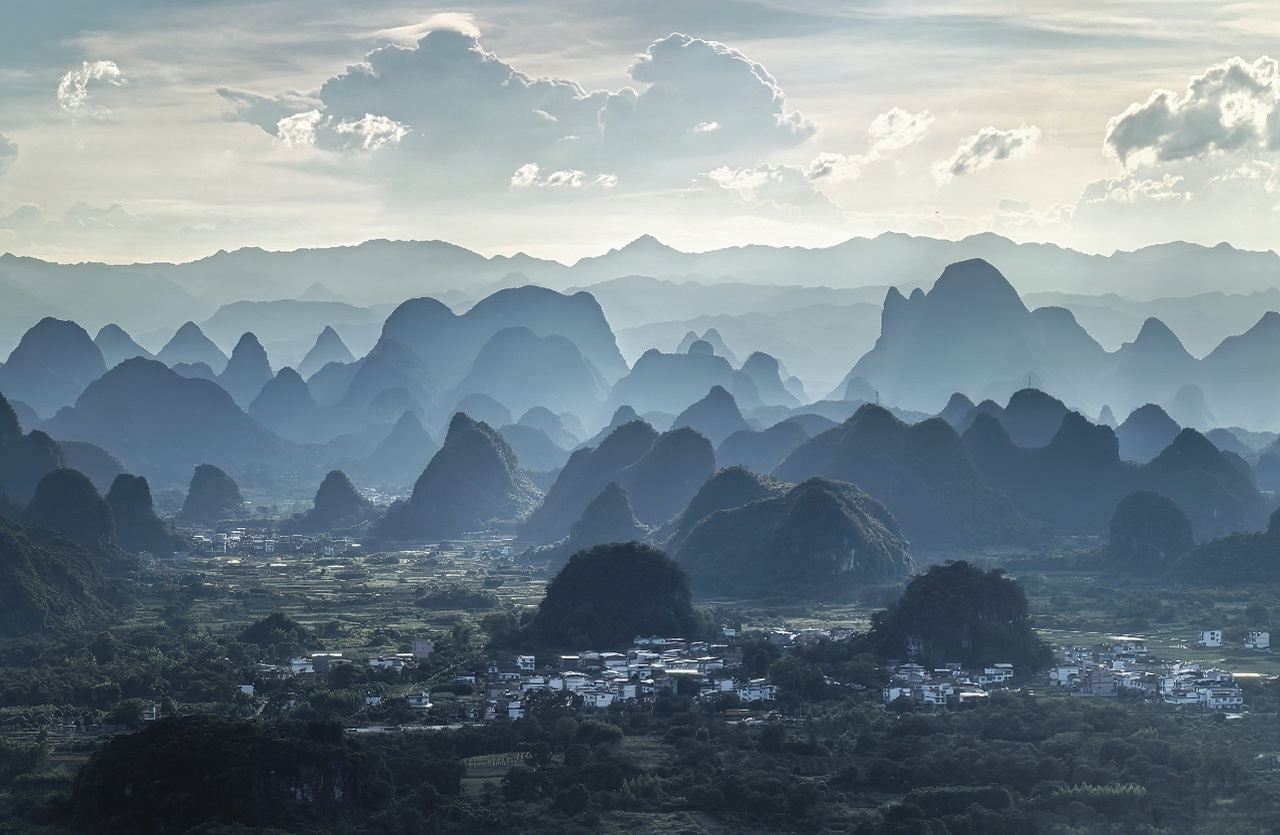 Guilin/Yangshuo Day Tour: A Thousand Miles of Rivers and Mountains + Yulong River Bamboo Rafting + Xingping Ancient Town