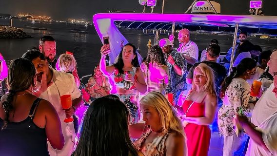 Festa di Lusso in Yacht a Dubai con DJ Live, BBQ e Bar Libero - "Balla Sotto le Stelle e Fai Festa sull'Acqua"