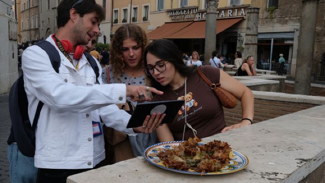 โรม: ทัวร์ชิมอาหารริมทางและประวัติศาสตร์ใน Trastevere - กลุ่มเล็ก