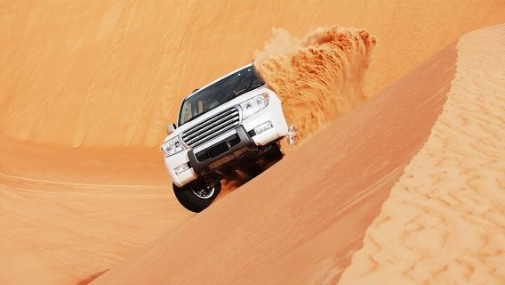 Arabische Nachtsafari mit Kamelritt, Sandboarding, BBQ und Live-Shows