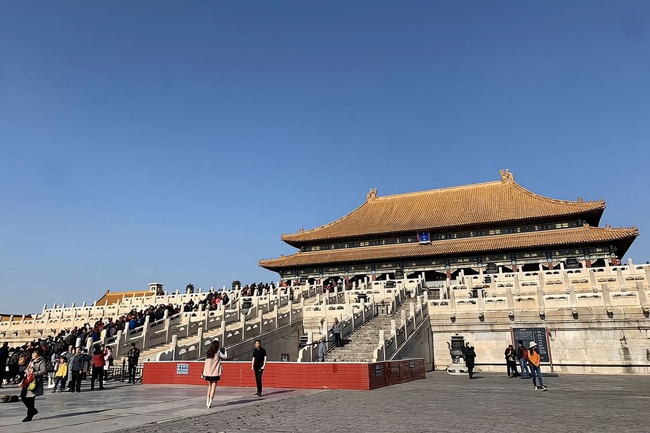 1-Day Emperor's Tour in Bejing: Forbidden City, Beihai Park, Jingshan and Hutong