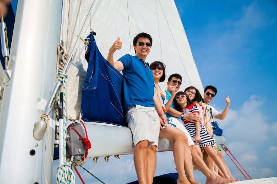 福建廈門遊艇租賃進口豪華遊艇帆船出海包船團建派對垂釣水上玩具【當地實體店+豪華KTV+DJ助興+遊艇寶貝】