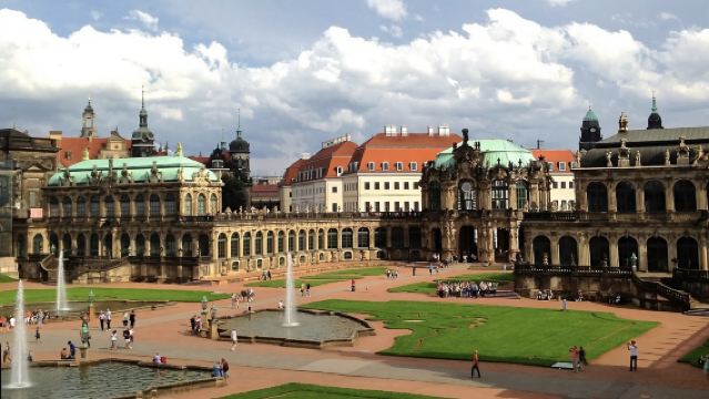 德國柏林-德累斯頓-茨溫格宮-可定制【中文專車-舒適純淨】