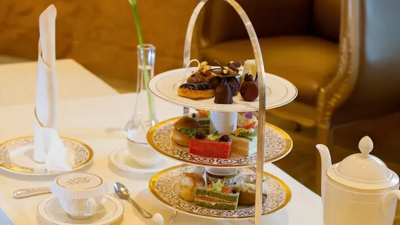 아부다비 에미레이트 팰리스 호텔에서의 식사 경험