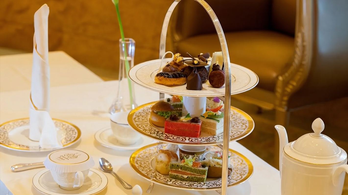 Esperienza culinaria all'Emirates Palace Hotel di Abu Dhabi