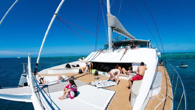 パッションズ・オブ・パラダイス グレートバリアリーフ カタマランクルーズ