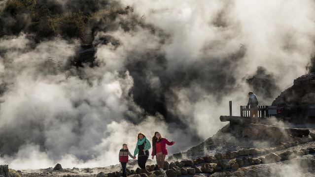 เส้นทางเดินชมความร้อนใต้พิภพ Hell's Gate