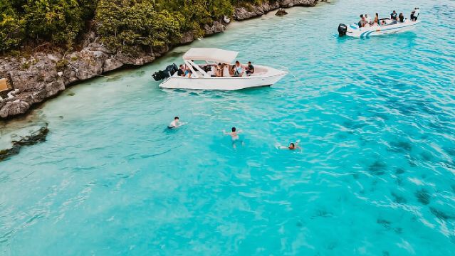 5-Inseln-Schnellboottour inkl. Schnorcheln in der Blue Bay + Mittagessen auf der Ile aux Cerfs