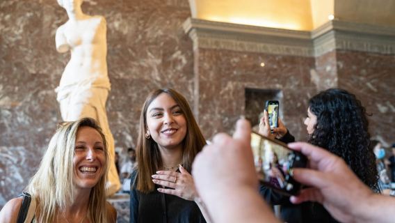 Muzium Paris Louvre: Lawatan Sorotan Berpandu Kumpulan Kecil