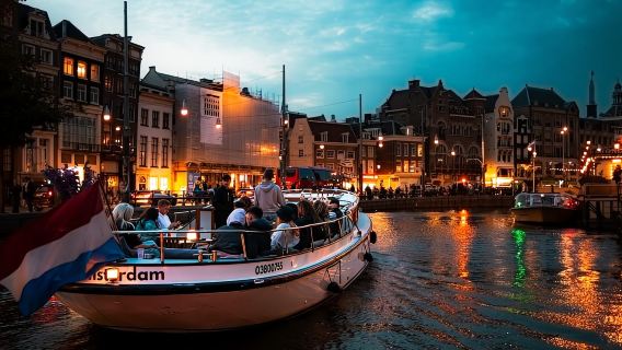 อัมสเตอร์ดัม: ทริปเรือ The Bulldog Boat สูบบุหรี่ได้ พร้อมเครื่องดื่ม 2 แก้ว