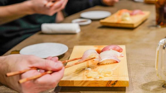 ทัวร์อาหารค่ำในโตเกียว ย่านชินจูกุ - ซูชิและเนื้อวากิว