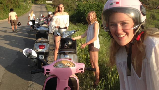 투스카니 베스파 투어: 점심 및 와인 테이스팅, 시골길 드라이브