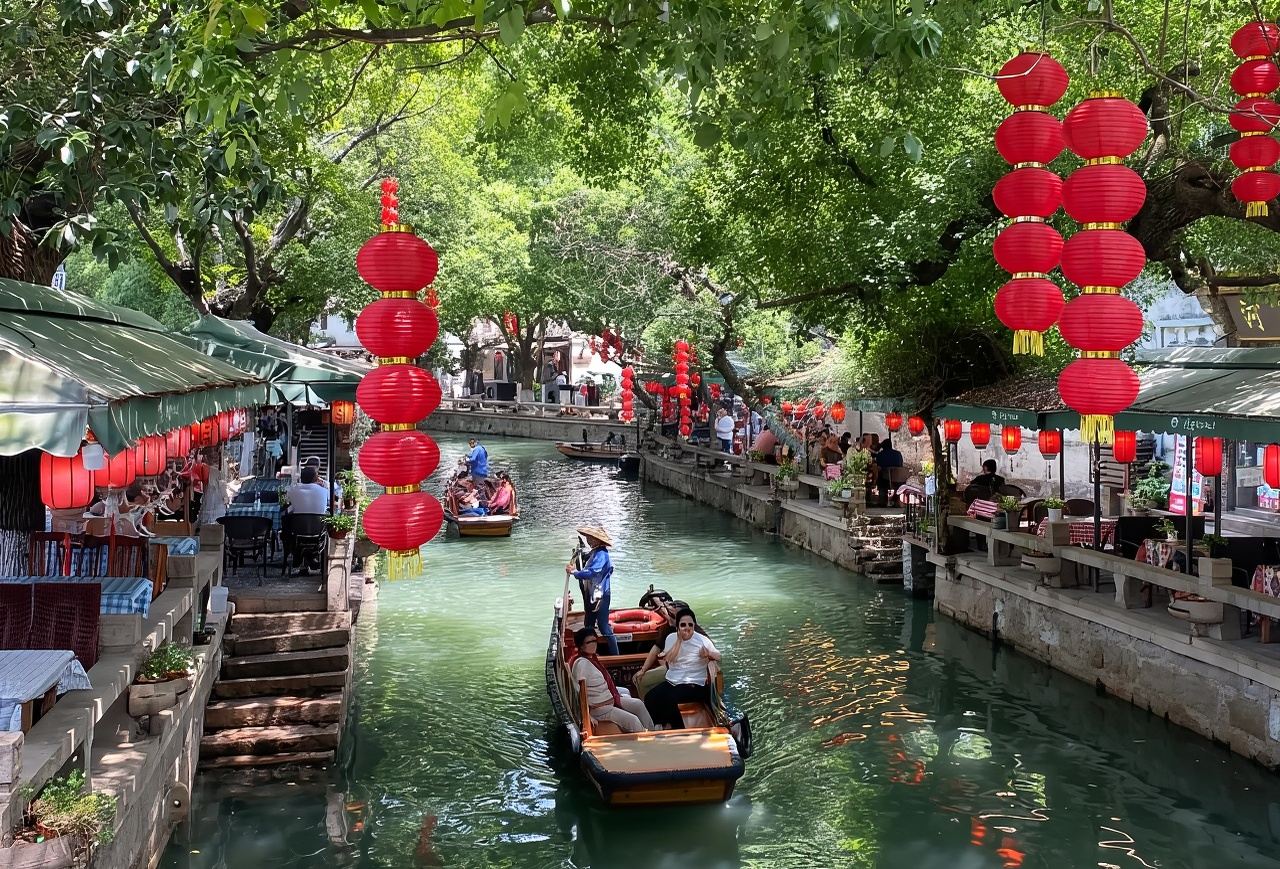 Shanghai Hin- und Rückfahrt: Tongli + Nanxun Altstadt|Ein Auftrag, eine Gruppe|Mehrsprachig (Chinesisch, Englisch) – maßgeschneiderter Privattransfer