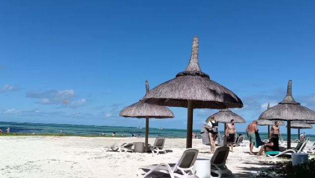 Excursión al este de Mauricio: crucero en catamarán a la Isla de los Ciervos con almuerzo BBQ incluido