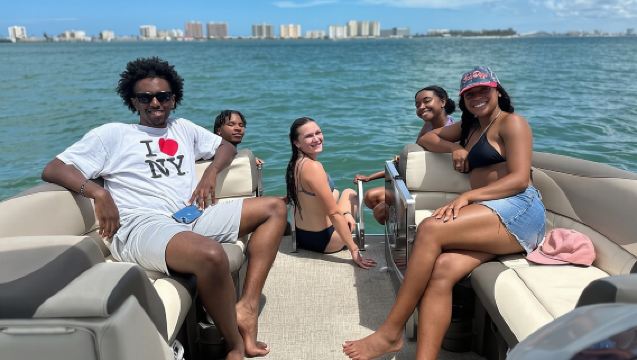 Lawatan Bot Pontoon Persendirian untuk Enam Orang di Pantai Clearwater