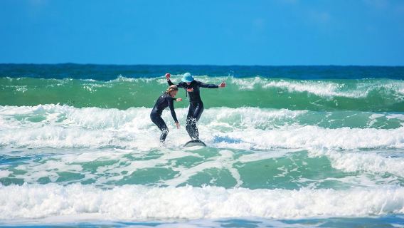 Три основных места для серфинг на главном пляже Бродбич в серфинг Парадайз, Голд-Кост, Австралия (доступны групповые и индивидуальные уроки)