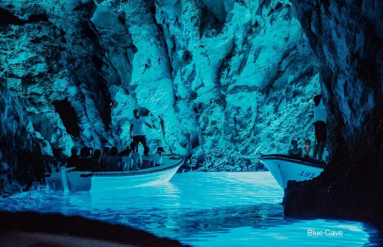 特羅吉爾出發的藍洞、媽媽咪呀和赫瓦爾5島快艇之旅